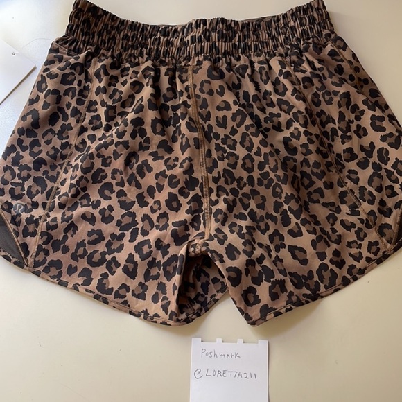 Lululemon True Leopard Print Hotty Hot Shorts 4" - Picture 2 of 6